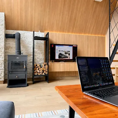 Klek 77 Luxury Near Jahorina בקתה *